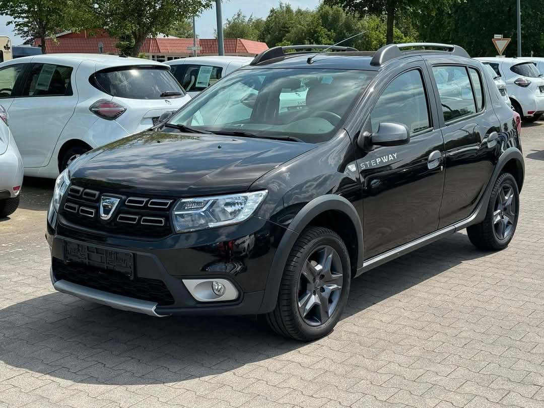 DACIA  SANDERO Stepway TCe 90 Celebration